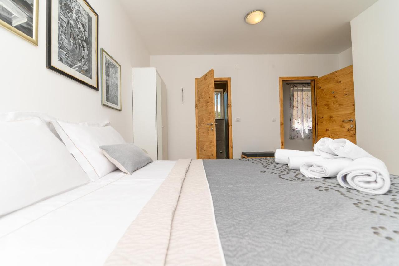 Apartments Forever Miholascica エクステリア 写真